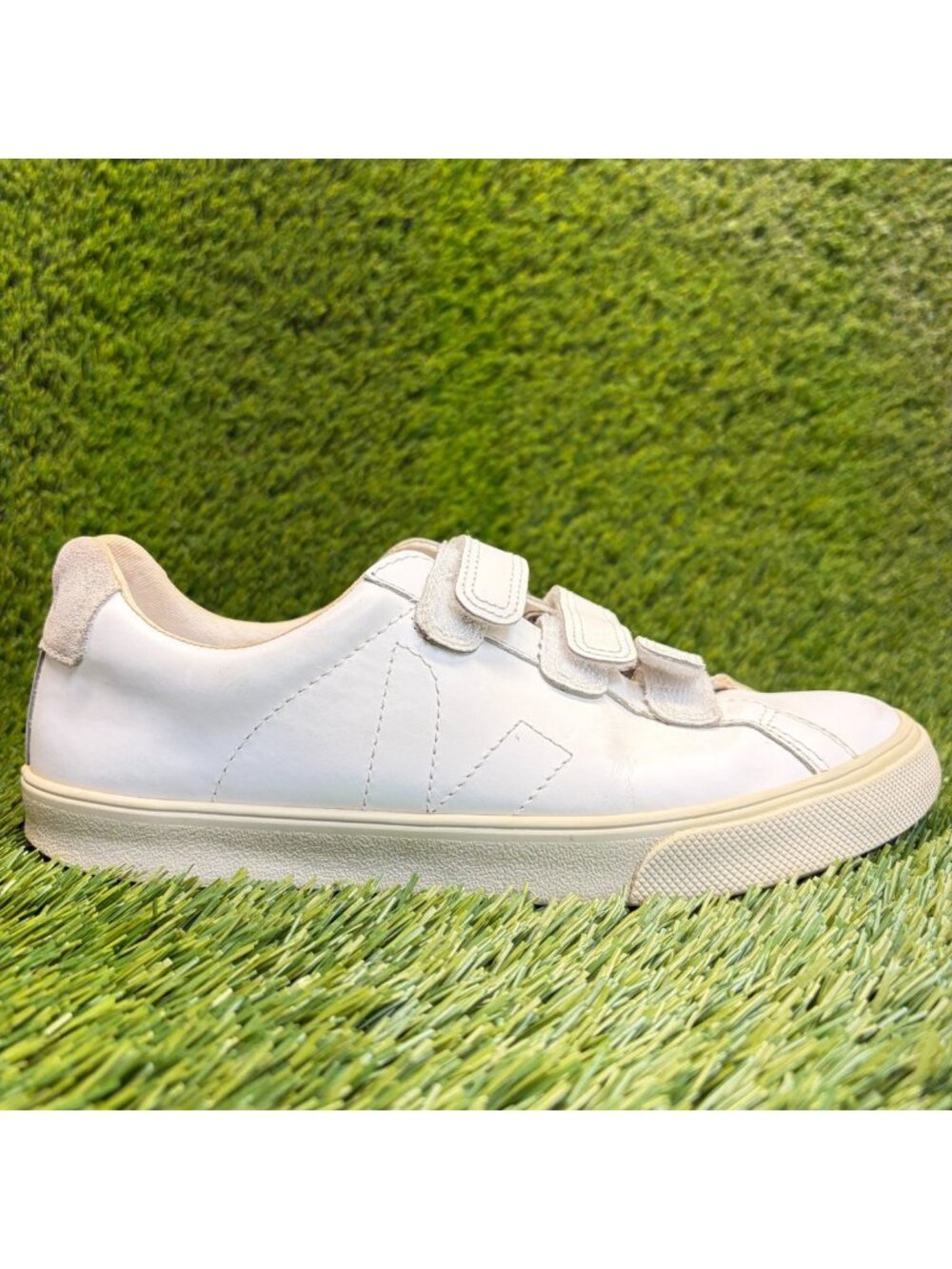 Veja Recife Leather Womens Size 7 White Beige Athletic Lifestyle Shoes Sneakers